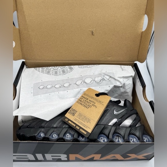 Nike Air Max 💅 Dn8 Sneakers Black Metallic Athletic Shoes HF5509-002 NEW - Picture 3 of 11